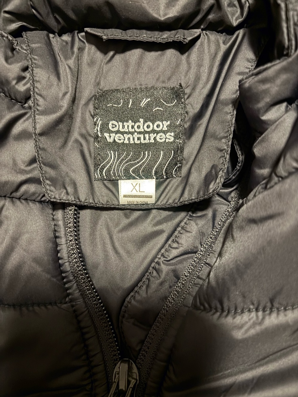 Outdoor Ventures Black Lightweight Packable Hooded Puffer Jacket in XL - Picture 4 of 5
